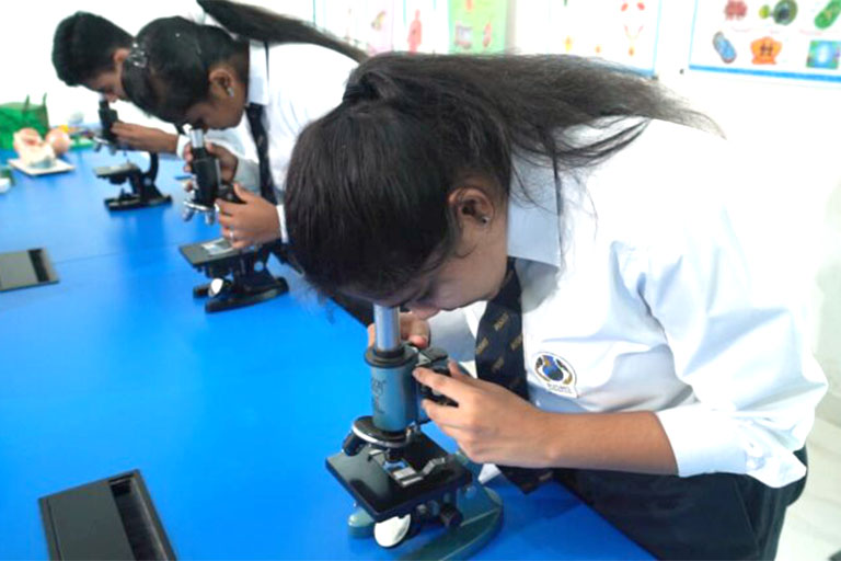 Primary Students hands on session in Science Lab in RISHS International CBSE School Mangadu